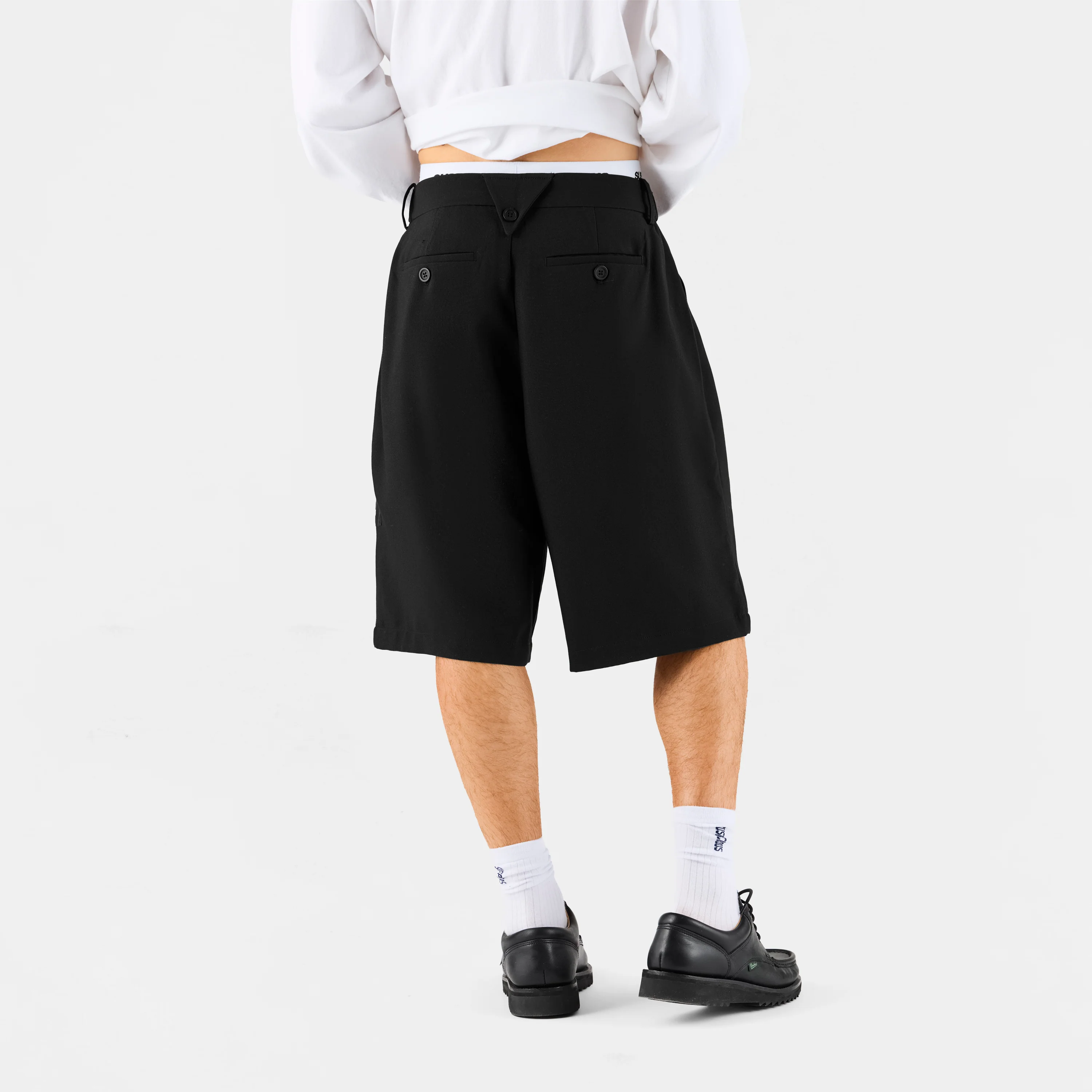 Boat / Essentials Pleated Shorts - Black - Image 7