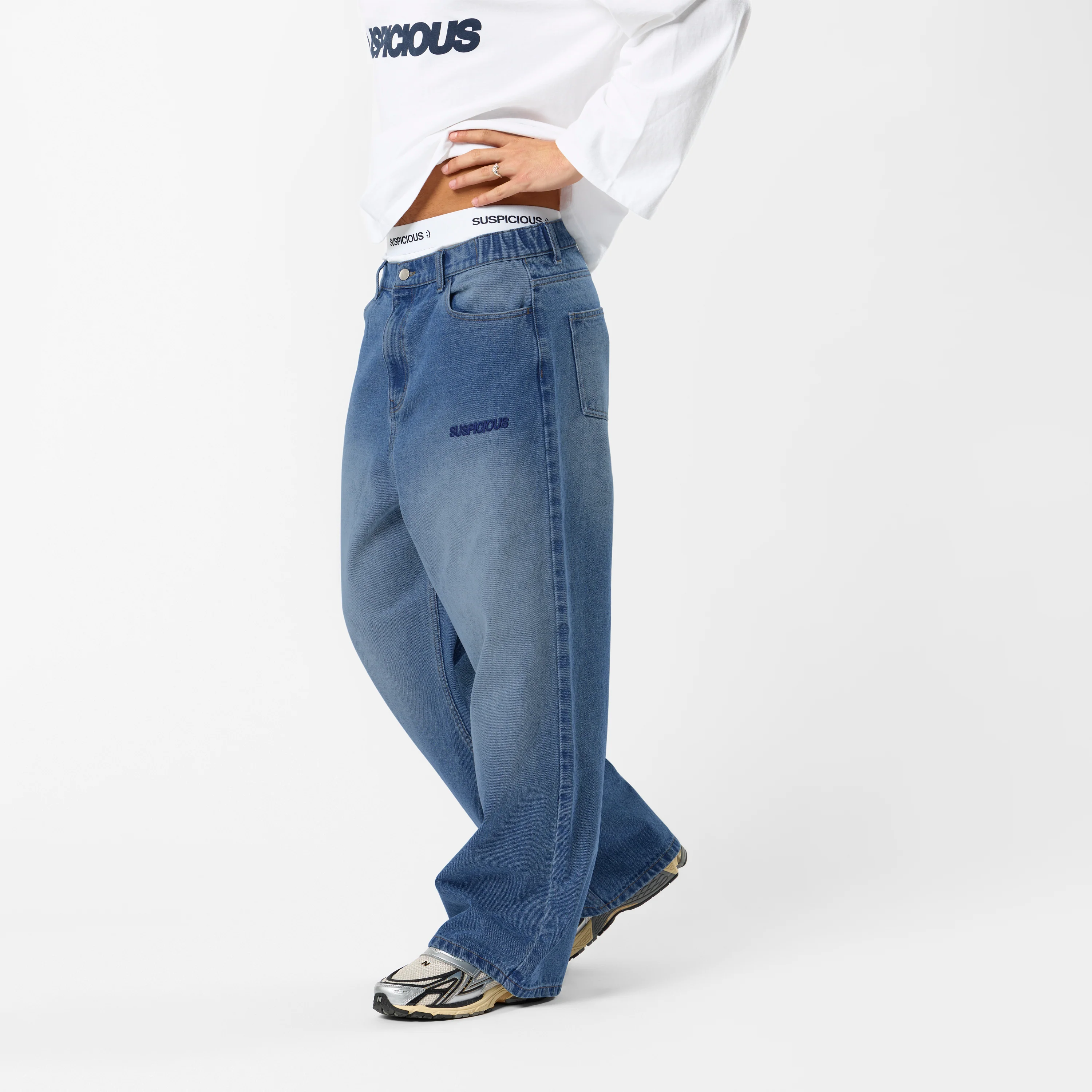 Winter 5 / Essentials Roomie Jeans - Washed Blue - Image 4
